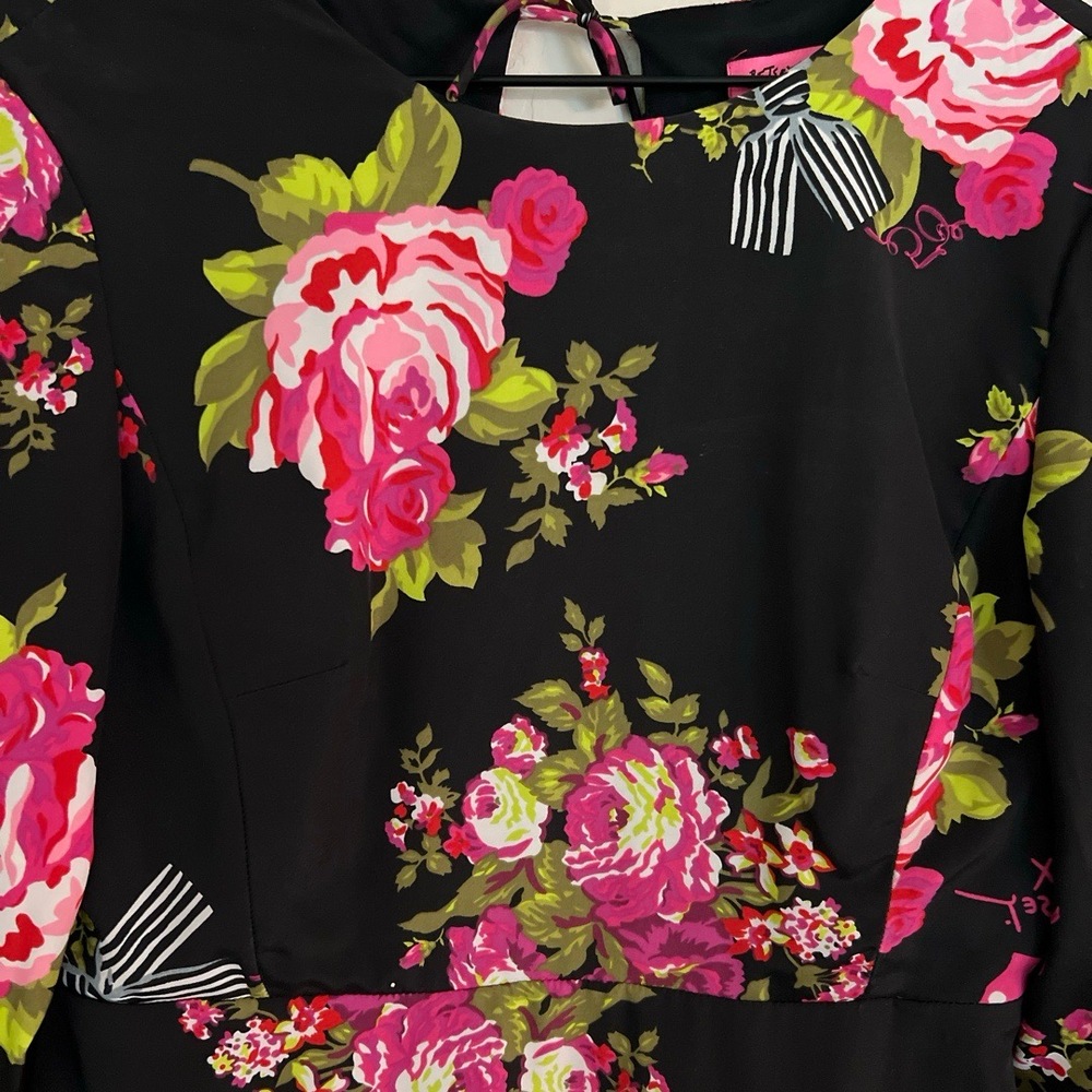 Betsey‎ Johnson Dress Size 6 Black Floral Bell Sleeves - Picture 3 of 10